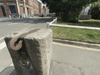 Borne en pierre © Ville de La Madeleine