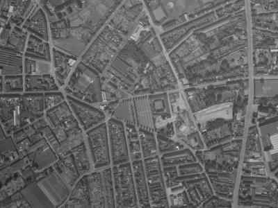 Vue aérienne de la Place du Marché en 1955