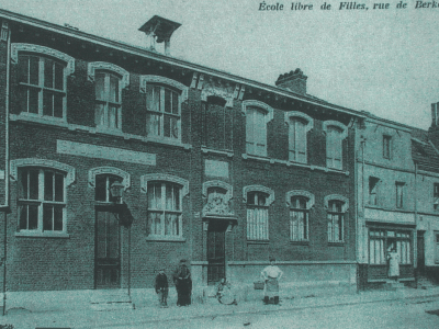 Le bâtiment de l'ACOLJAQ était autrefois une école de filles - Archives municipales de La Madeleine © Fonds Syndicat d'Initiative, 3Z 29