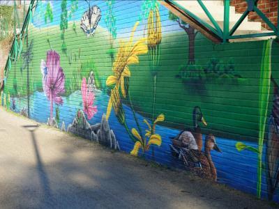 Photo de la fresque d'IKSTE réalisée sur un escalier en bord de Deûle © Ville de La Madeleine