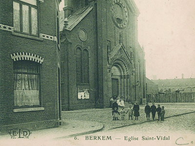 Carte postale ancienne de l'ancienne église Saint-Vital dans les années 20 © Fonds Christian Janssens