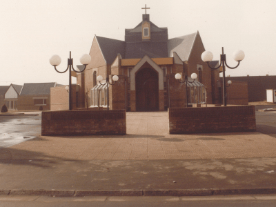 L'église Saint-Vital le jour de son inauguration en 1984 © Henri Sohier