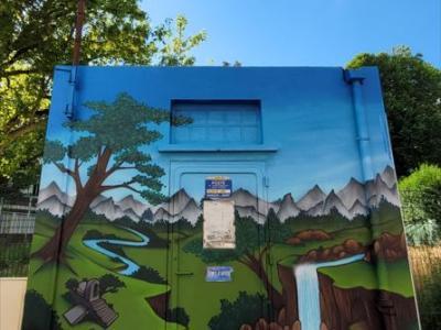 Fresque réalisée par Ouech le frelon sur le transformateur situé avenue Germaine © Ville de La Madeleine