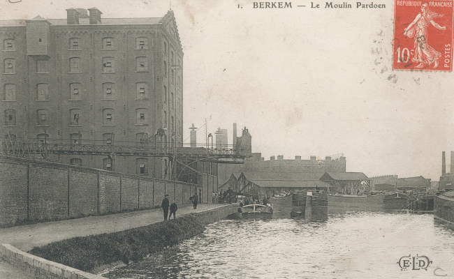 Carte postale où figure le Moulin Pardoën © Archives municipales fonds Christian Janssens
